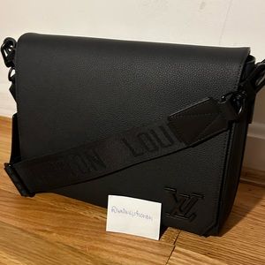 Louis Vuitton Takeoff Messenger M57080